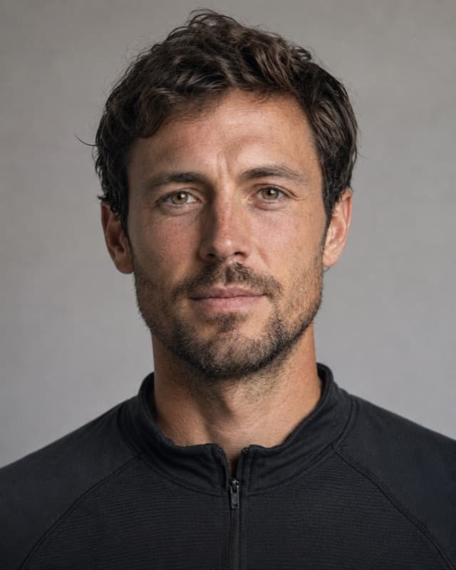 Tom, 32